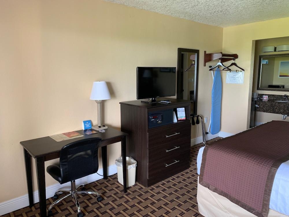 Days Inn By Wyndham Fort Lauderdale-Oakland Park Airport N Экстерьер фото