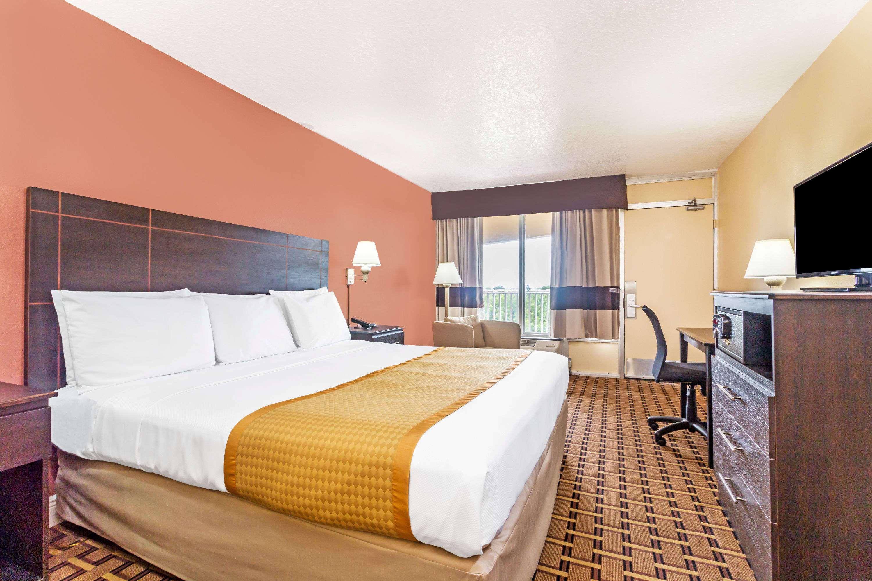 Days Inn By Wyndham Fort Lauderdale-Oakland Park Airport N Экстерьер фото