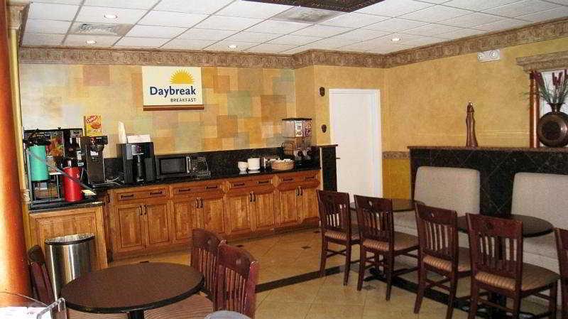 Days Inn By Wyndham Fort Lauderdale-Oakland Park Airport N Экстерьер фото