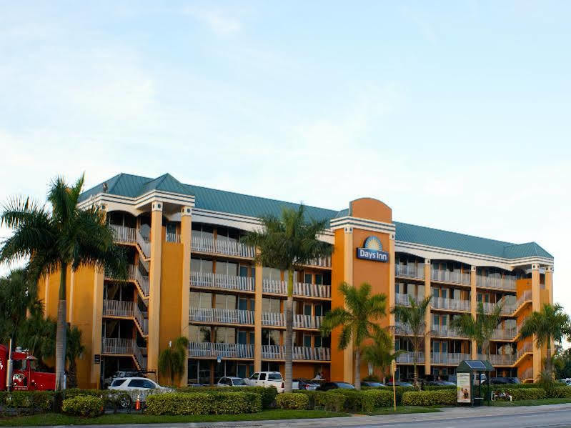 Days Inn By Wyndham Fort Lauderdale-Oakland Park Airport N Экстерьер фото